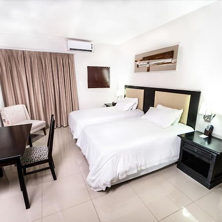 מאנזיני The George Hotel מראה חיצוני תמונה