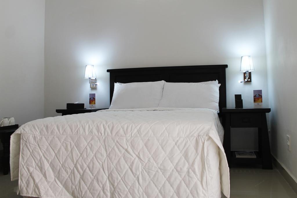 מאנזיני The George Hotel מראה חיצוני תמונה
