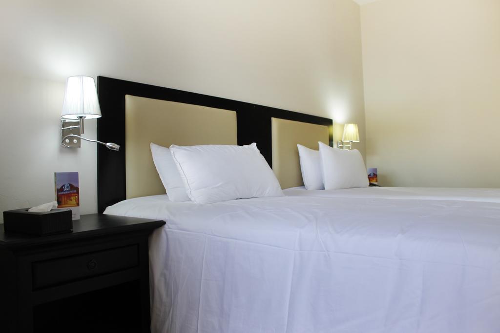 מאנזיני The George Hotel מראה חיצוני תמונה