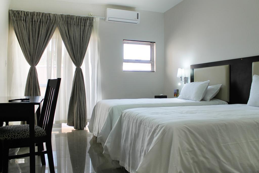 מאנזיני The George Hotel מראה חיצוני תמונה