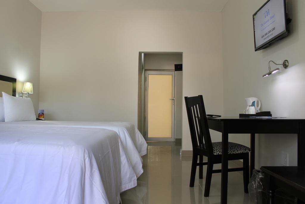 מאנזיני The George Hotel מראה חיצוני תמונה