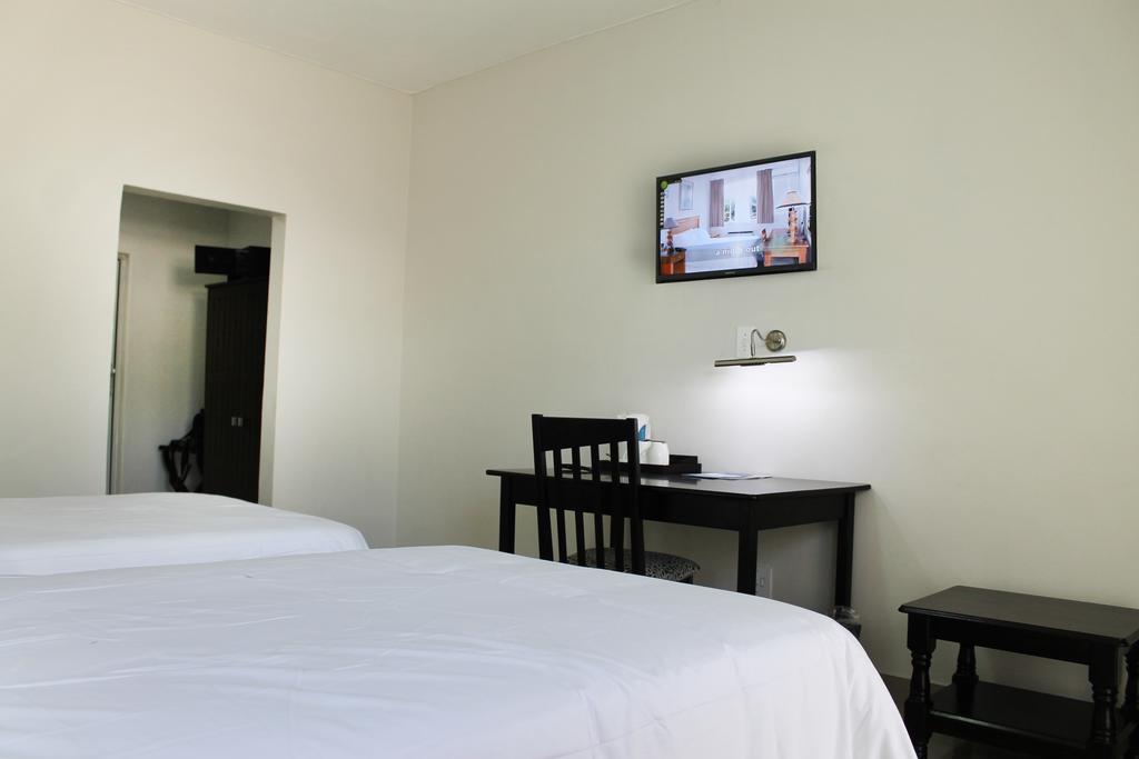 מאנזיני The George Hotel מראה חיצוני תמונה