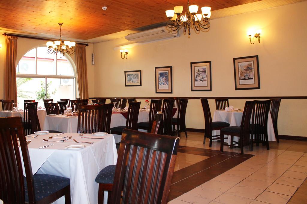 מאנזיני The George Hotel מראה חיצוני תמונה