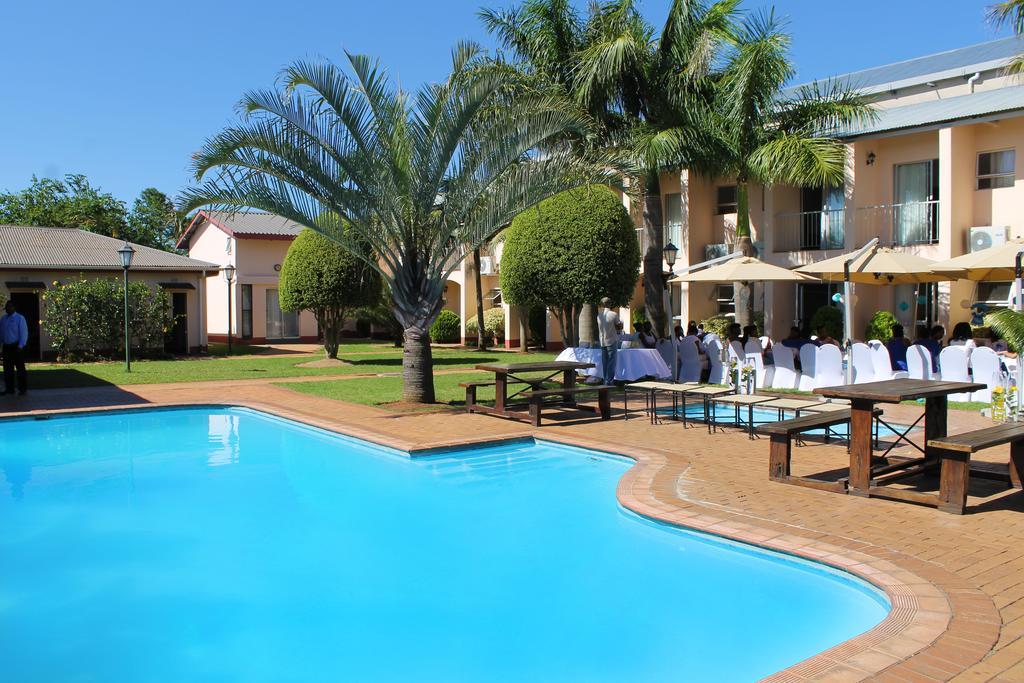 מאנזיני The George Hotel מראה חיצוני תמונה