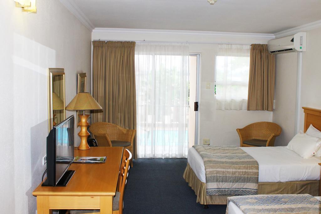 מאנזיני The George Hotel מראה חיצוני תמונה