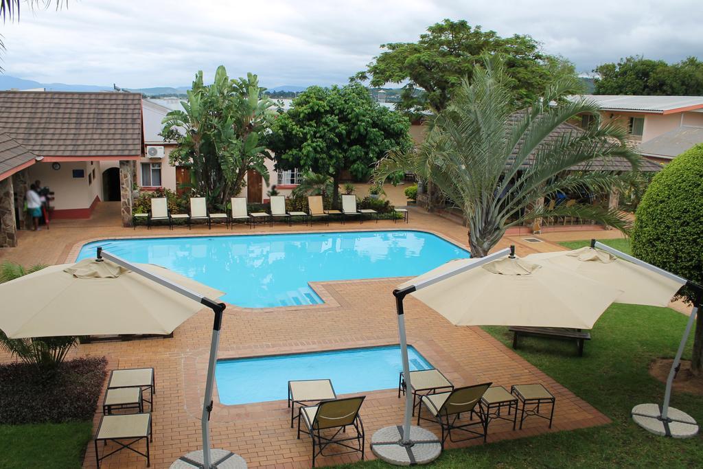 מאנזיני The George Hotel מראה חיצוני תמונה