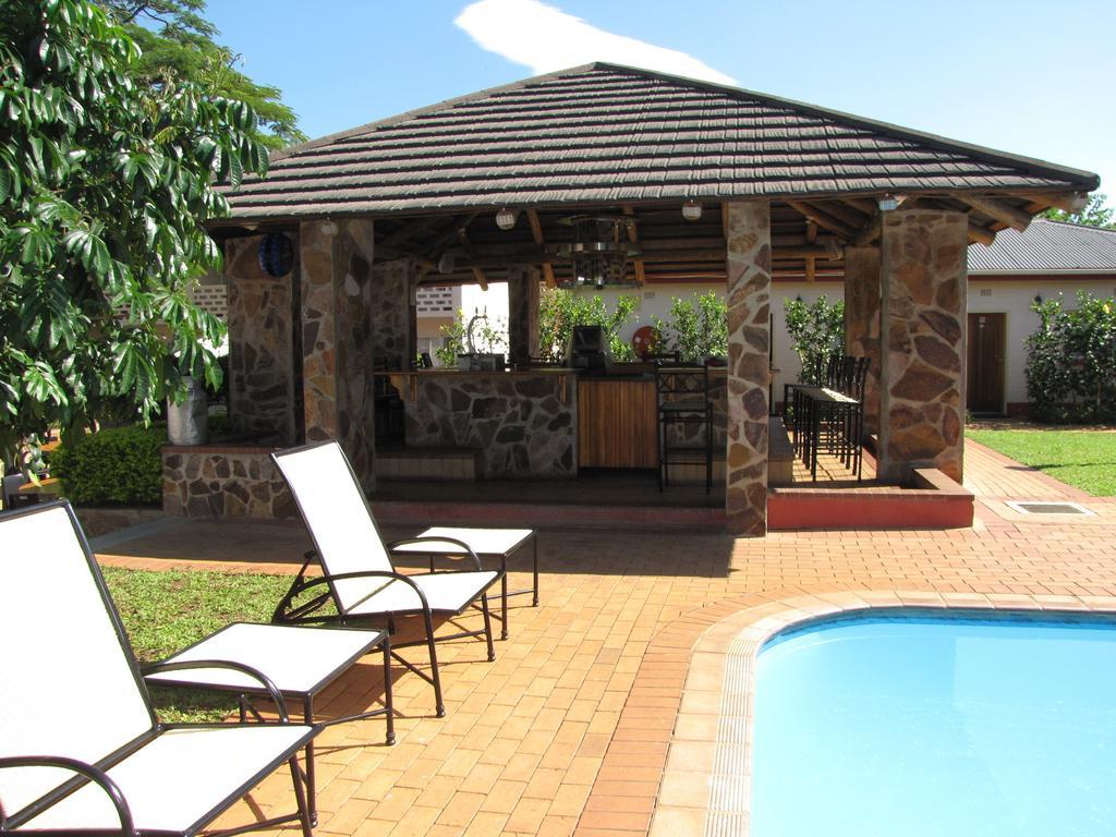 מאנזיני The George Hotel מראה חיצוני תמונה