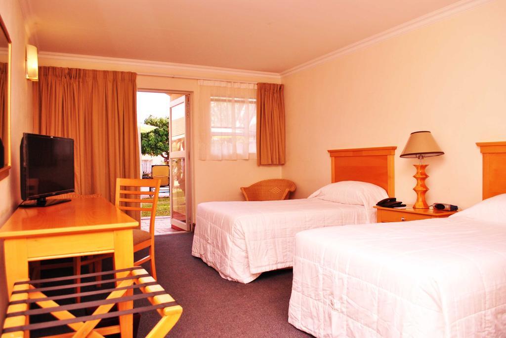 מאנזיני The George Hotel חדר תמונה