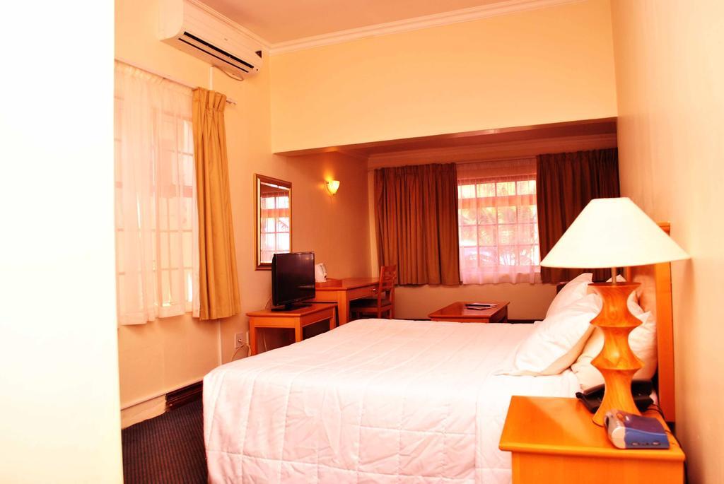 מאנזיני The George Hotel חדר תמונה