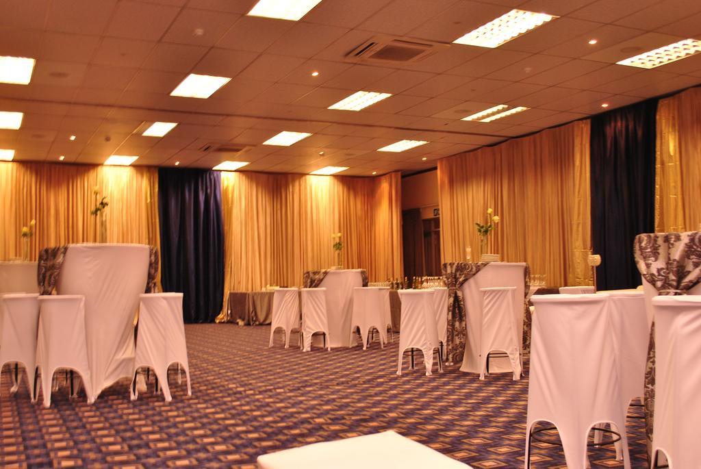 מאנזיני The George Hotel מראה חיצוני תמונה