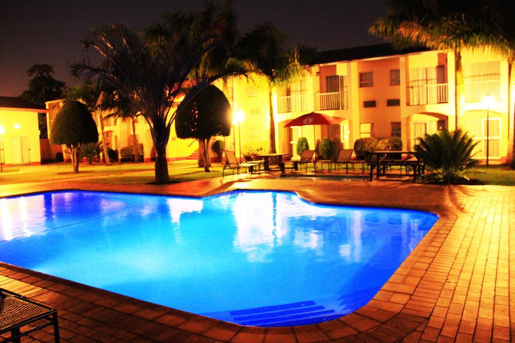 מאנזיני The George Hotel מראה חיצוני תמונה
