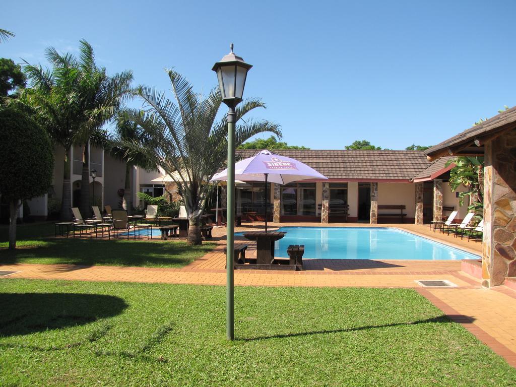 מאנזיני The George Hotel מראה חיצוני תמונה