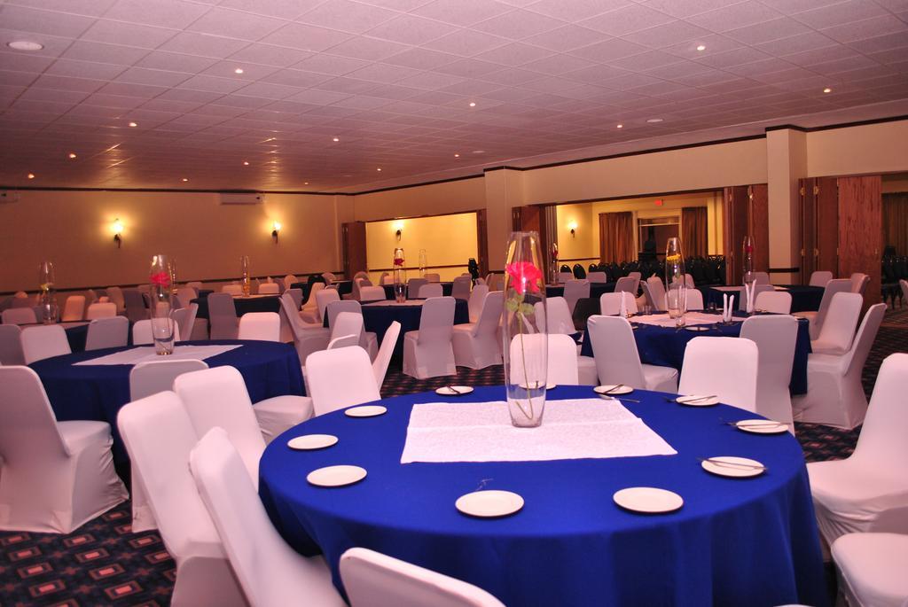 מאנזיני The George Hotel מראה חיצוני תמונה
