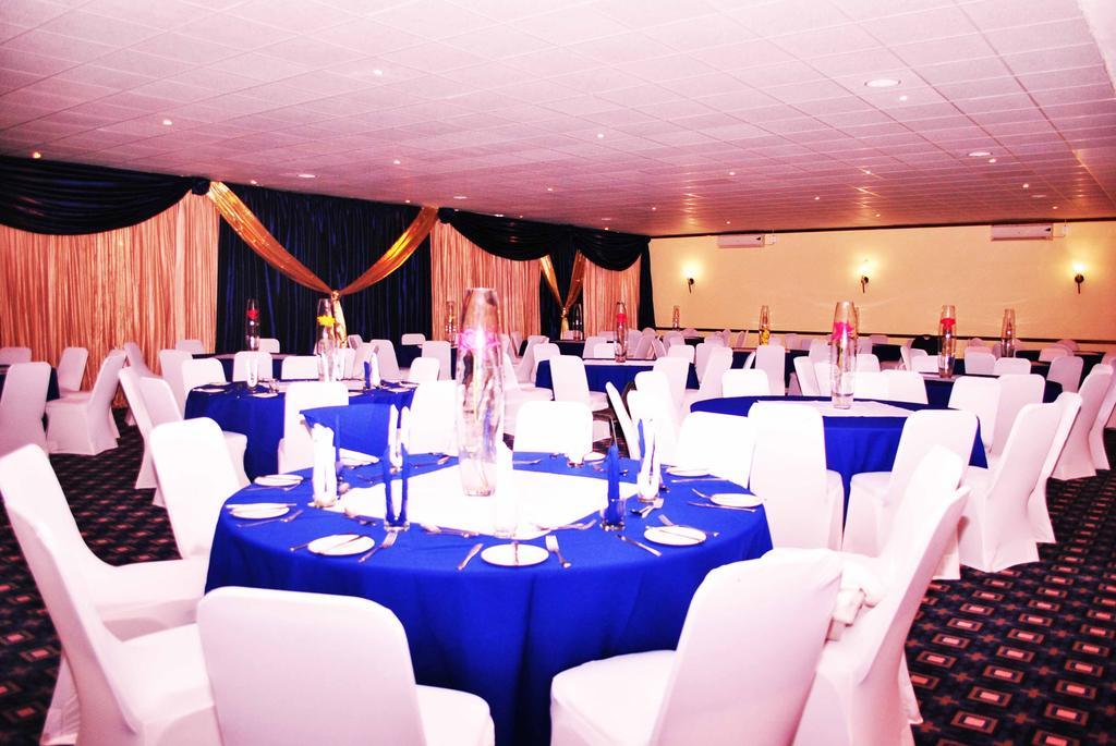 מאנזיני The George Hotel מראה חיצוני תמונה