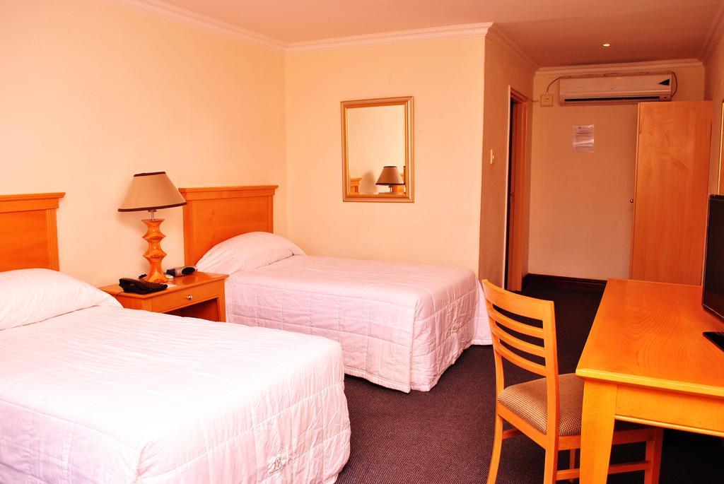 מאנזיני The George Hotel חדר תמונה