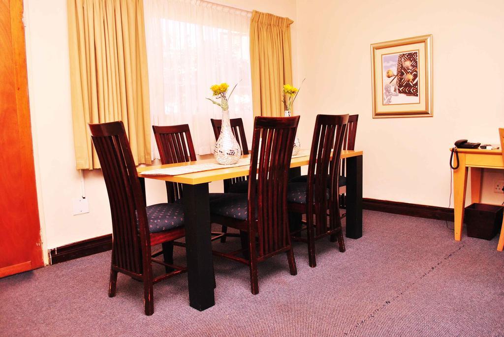 מאנזיני The George Hotel מראה חיצוני תמונה