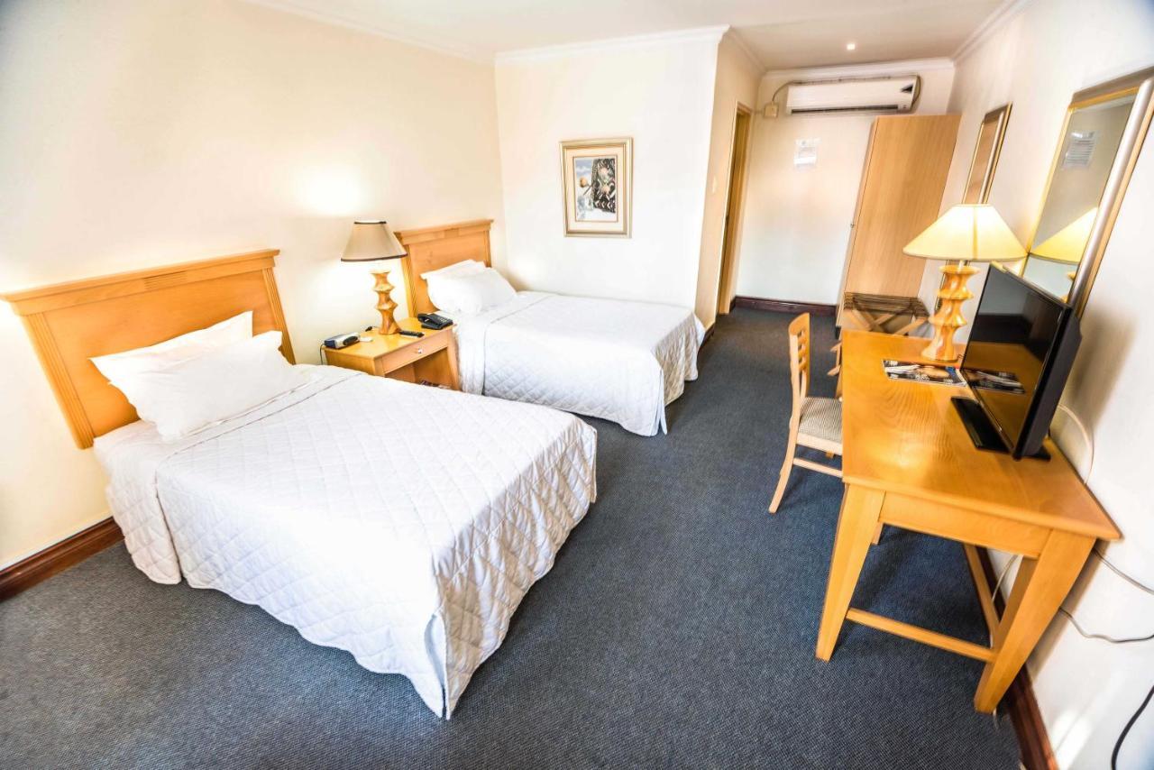 מאנזיני The George Hotel מראה חיצוני תמונה