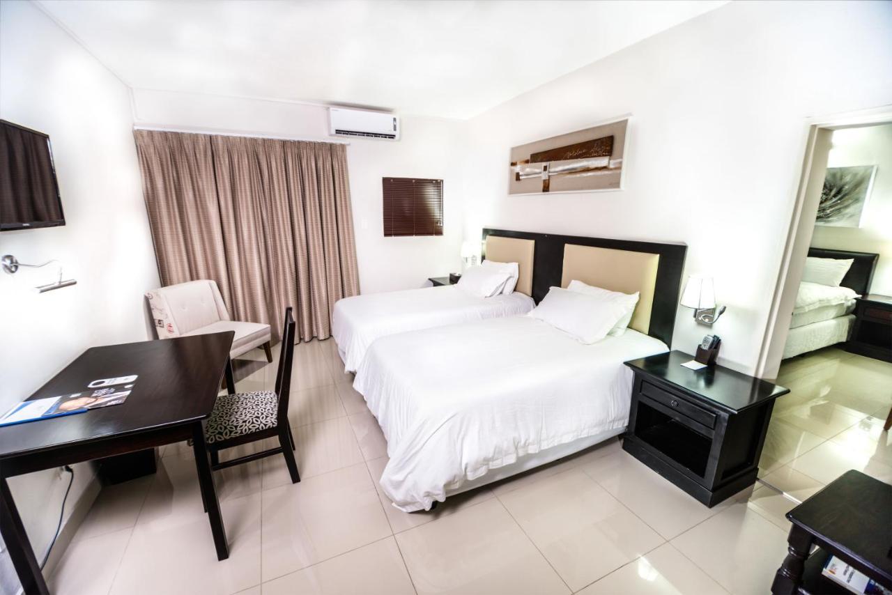 מאנזיני The George Hotel מראה חיצוני תמונה
